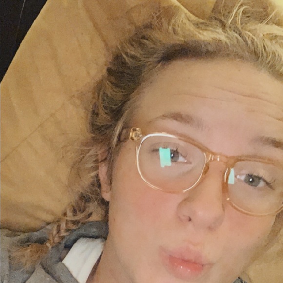 Meet your Posher, Abigail - Picture 1 of 1